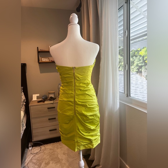 Lime green corset ruched dress- Miss Circle - Picture 4 of 7